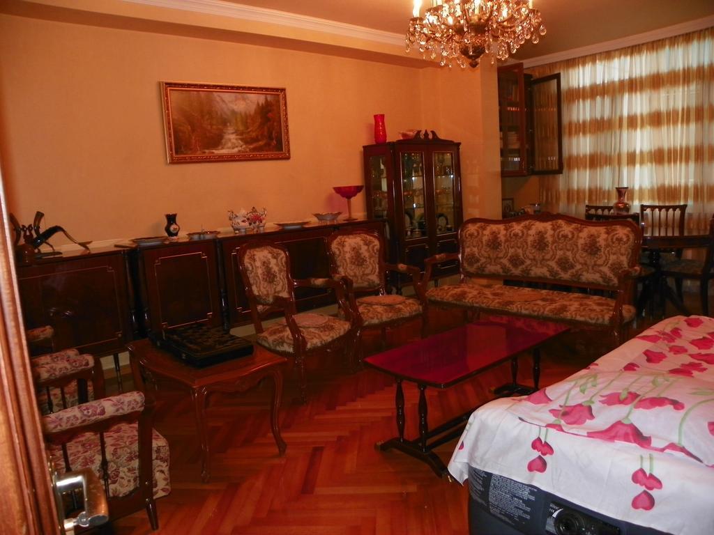 Apartment Rusudan バトゥーミ 部屋 写真