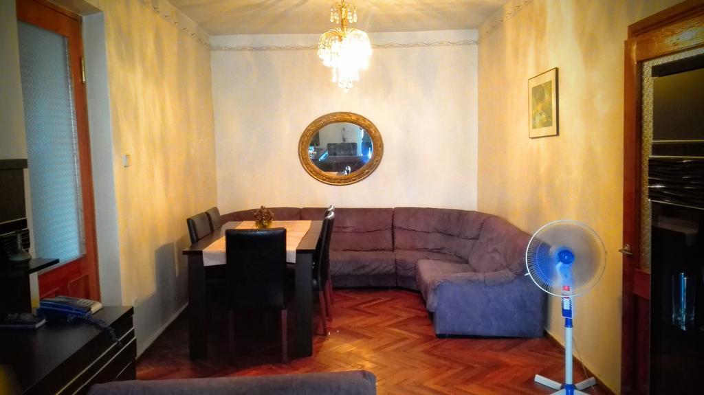 Apartment Rusudan バトゥーミ エクステリア 写真